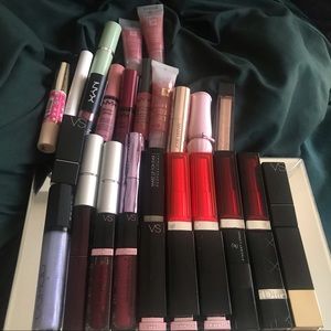 Huge lipstick bundle